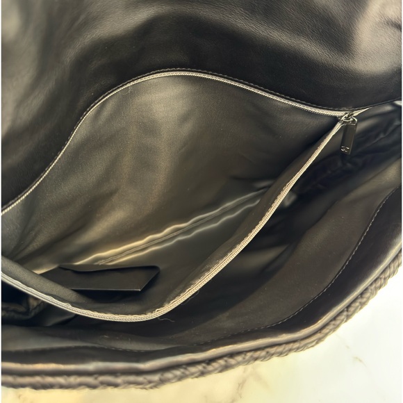 AUTHENTIC LARGE CHANEL WALK OF FAME LAMB SKIN FLAP - Picture 14 of 15